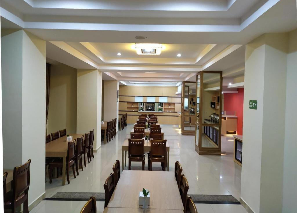 בוקיטינגי Rangkayobasa Hotel Padang Panjang מראה חיצוני תמונה