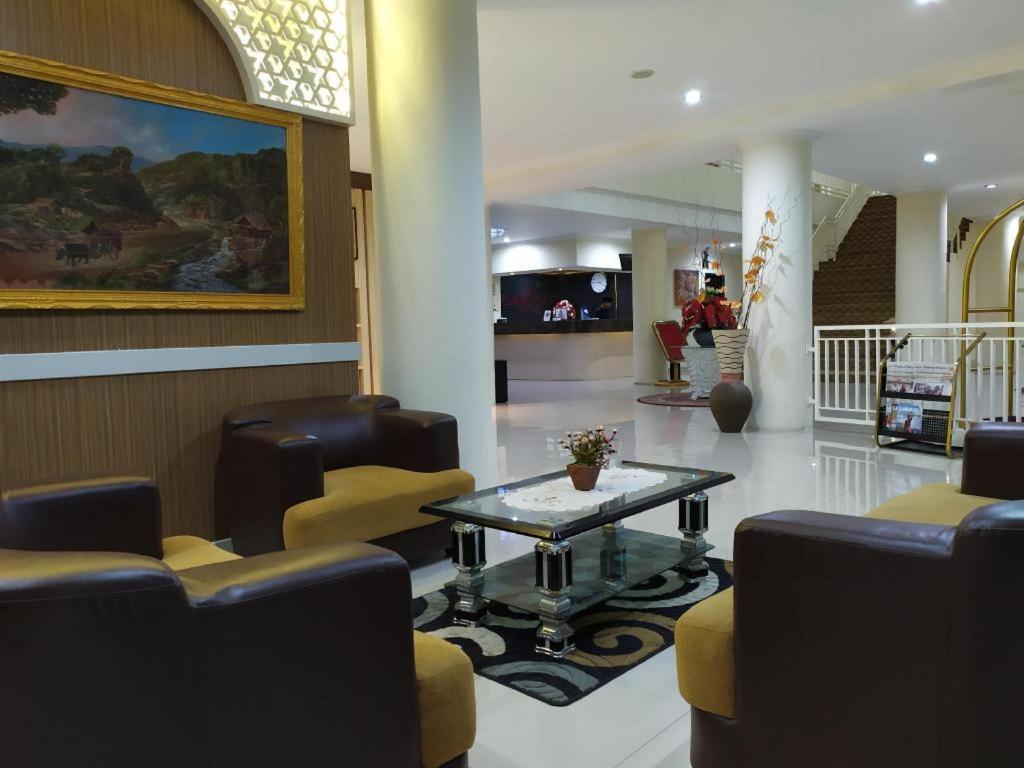 בוקיטינגי Rangkayobasa Hotel Padang Panjang מראה חיצוני תמונה
